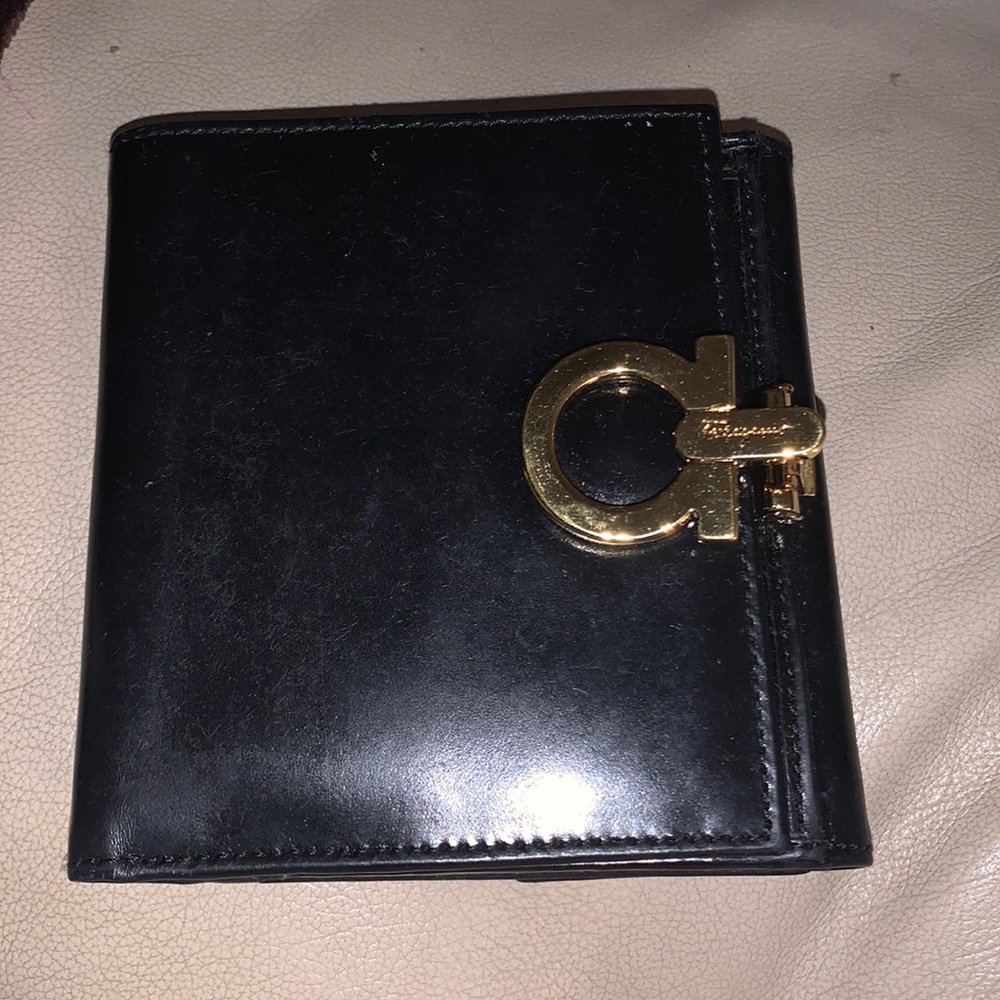 💗SALE💗 Salvatore Ferragamo black leather wallet gold hardware